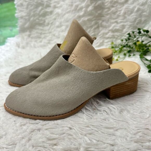 Sbicca Gray Leather Almond Toe Heeled Slip-on Mules Clogs size 8 Faux Fur - Picture 4 of 10